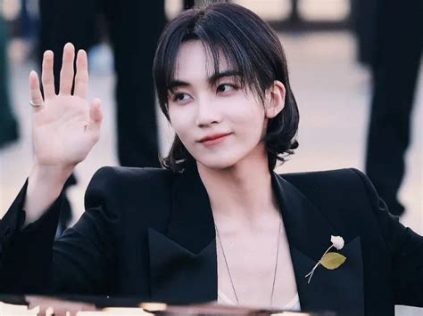 seventeen jeonghan ysl|yoon jeonghan seventeen.